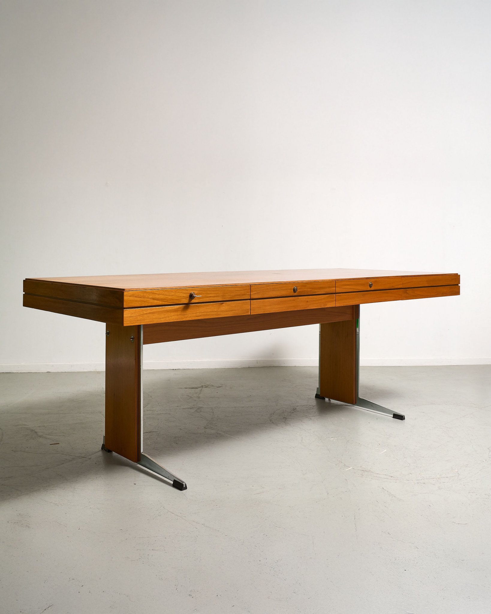082_RITTER-STUDIO_desk-fritz-schroeder-nussbaum_05
