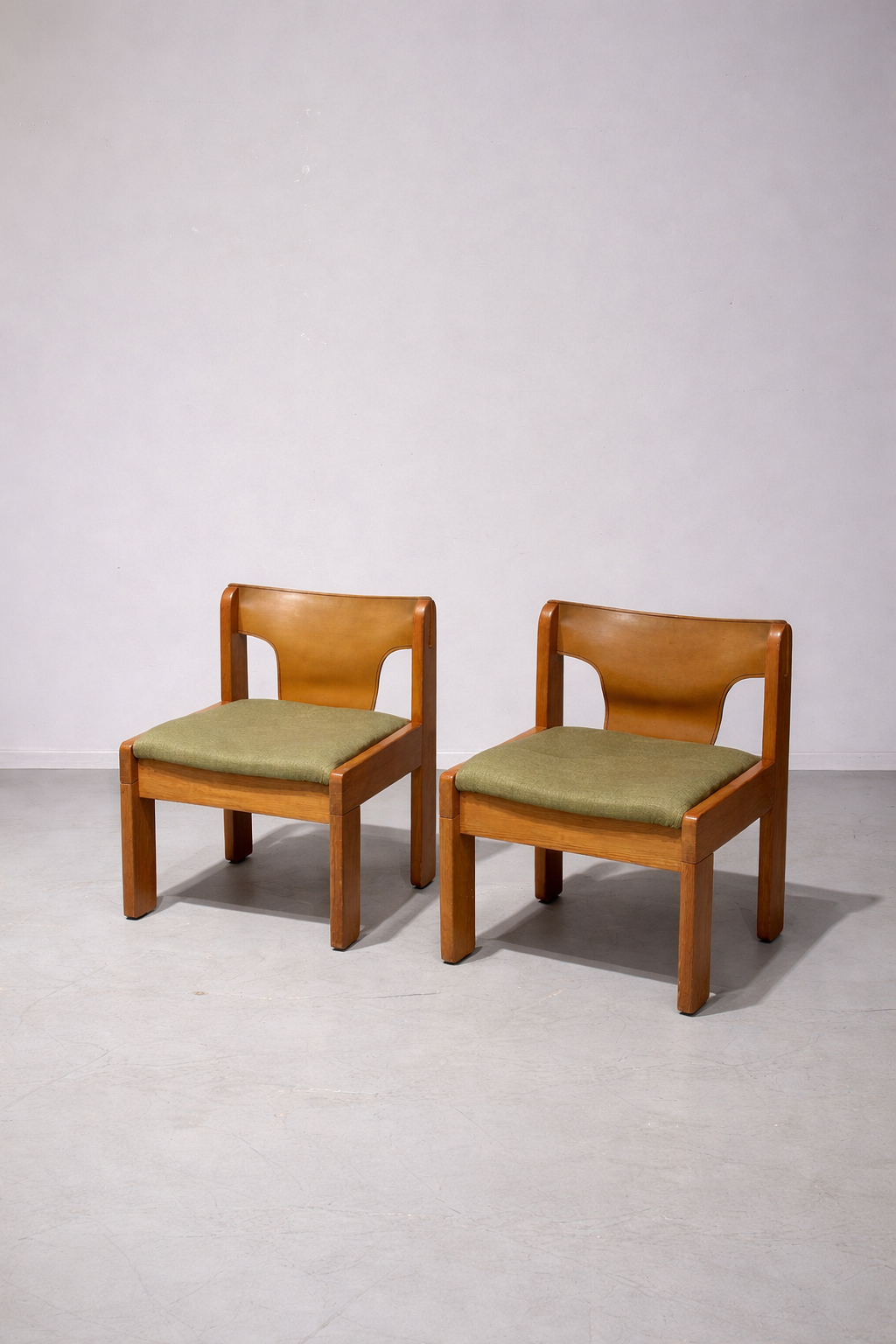 leather-back-wood-chairs